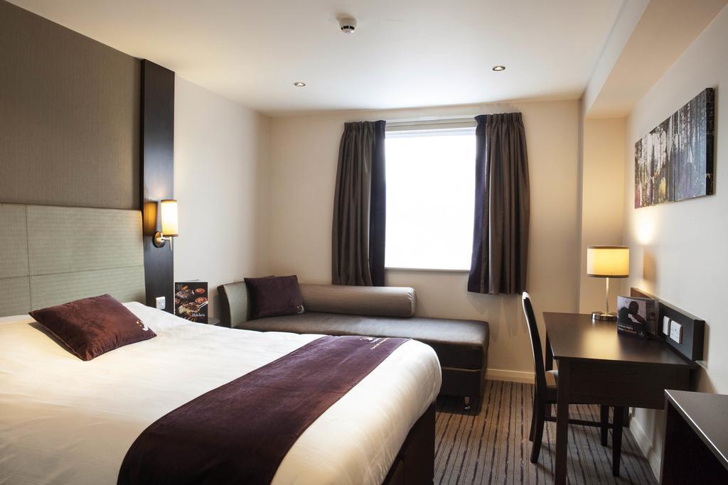 Premier Inn Dunfermline Exterior foto
